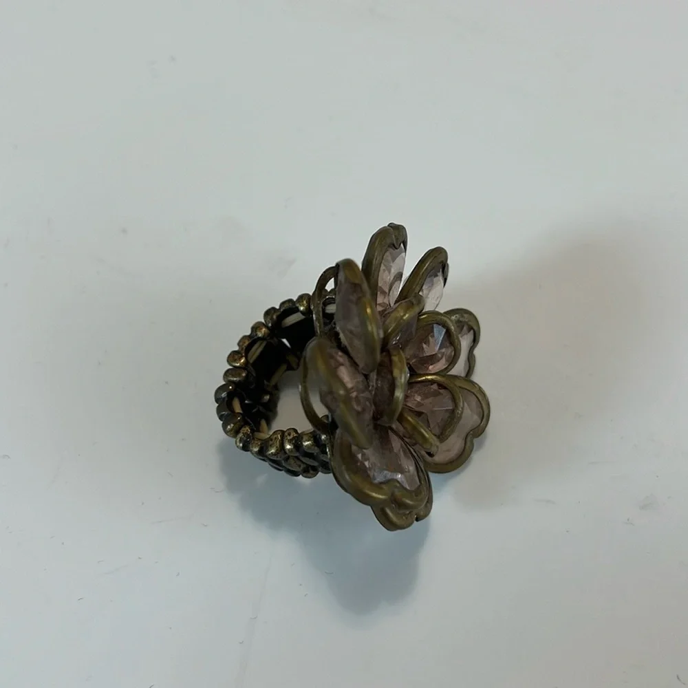 Vintage flower petal ring stretchy band center rhinestone costume jewelry fun